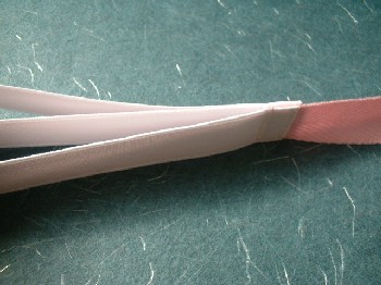 三重紐(ピンク)